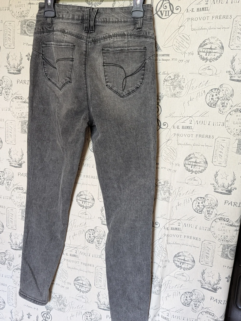 Charcoal Gray Vintage Wash High-Rise Skinny Jeans 30 X 38